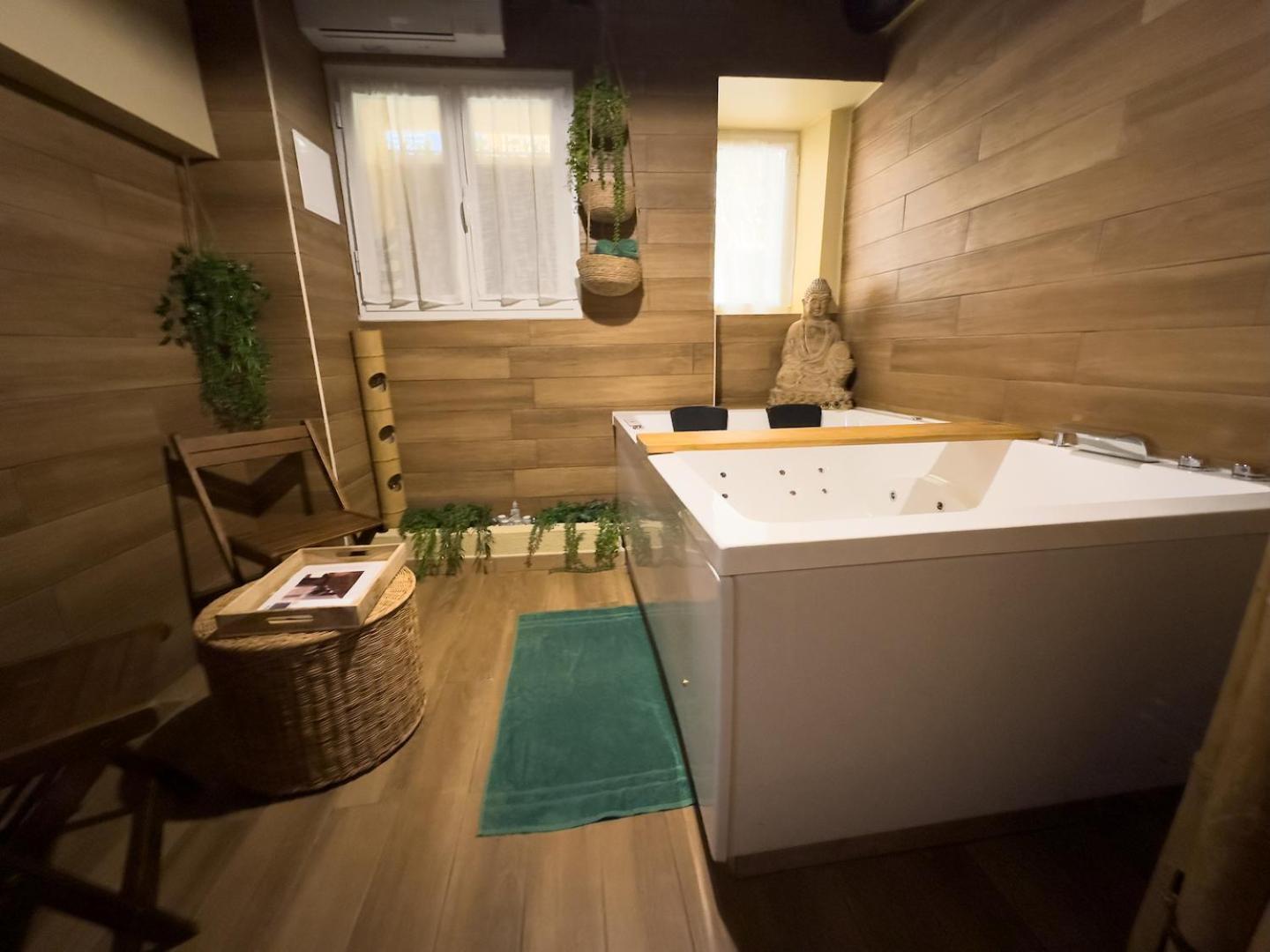 Le Balneo Jacuzzi Vieil Antibes Safranier Apartment Bagian luar foto